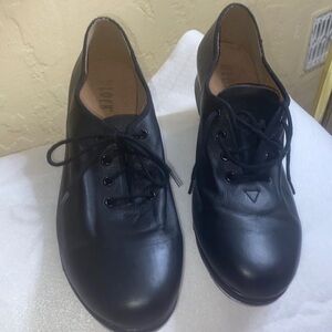 This tap shoes size 8-81/2 but it’s says 10 ??